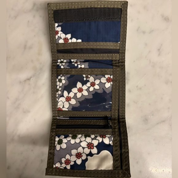 ROXY Wallet - Picture 4 of 6